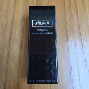 Kat Von D Studded Kiss Lipstick in Piaf.